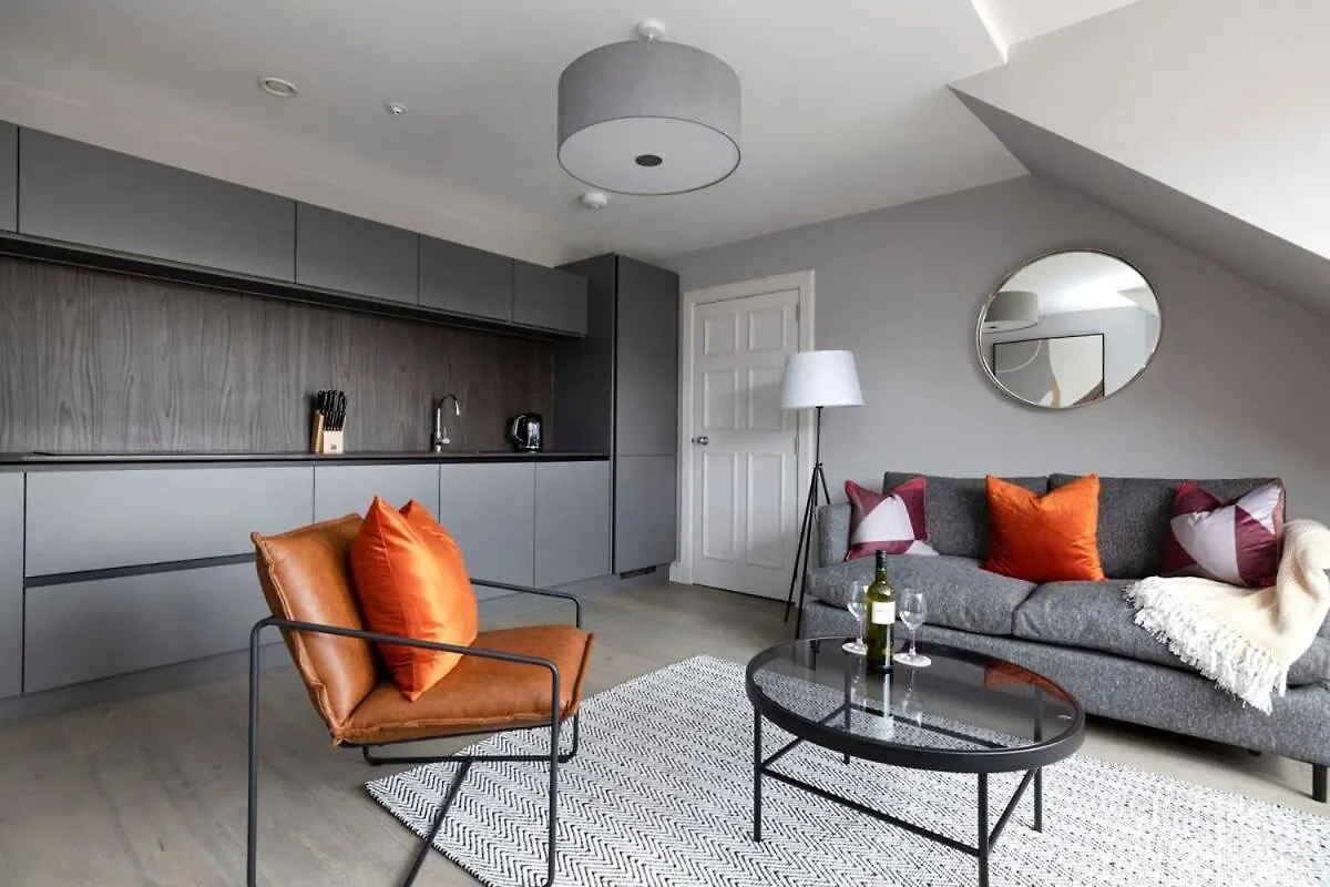 Dragon Suites - City Centre Castle View 1 Bed Apartment Эдинбург