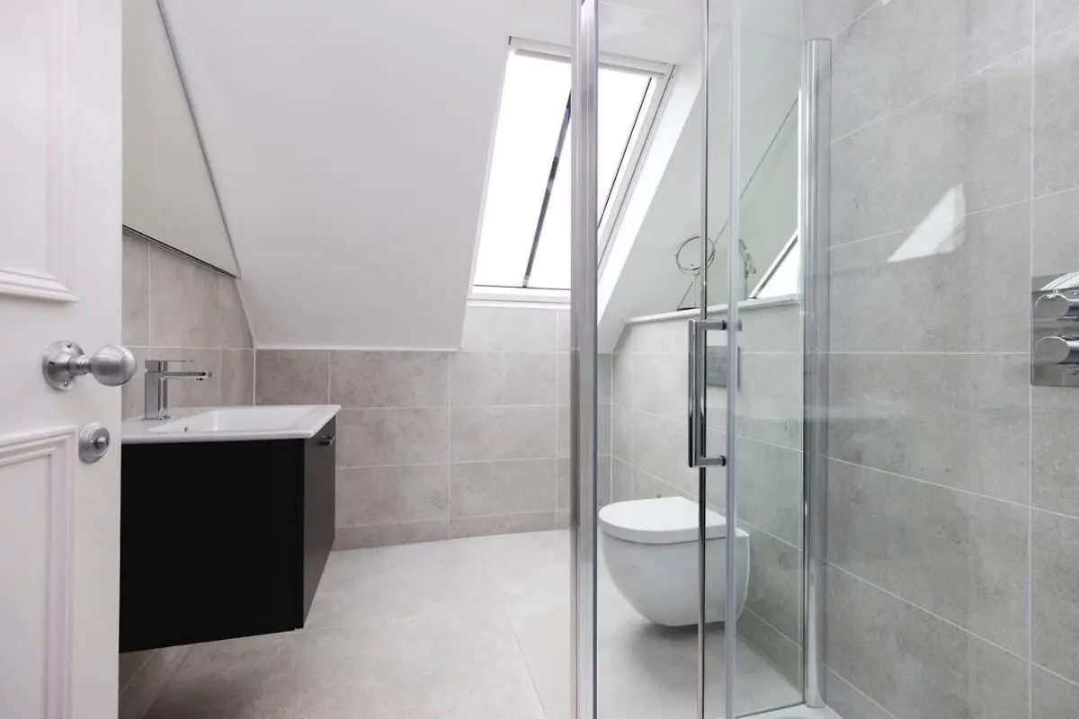 Dragon Suites - City Centre Castle View 1 Bed Apartment Эдинбург 0*,